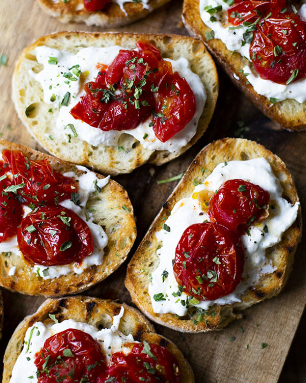 Bruschetta met burrata en knoflooktomaatjes Zoete Zusjes